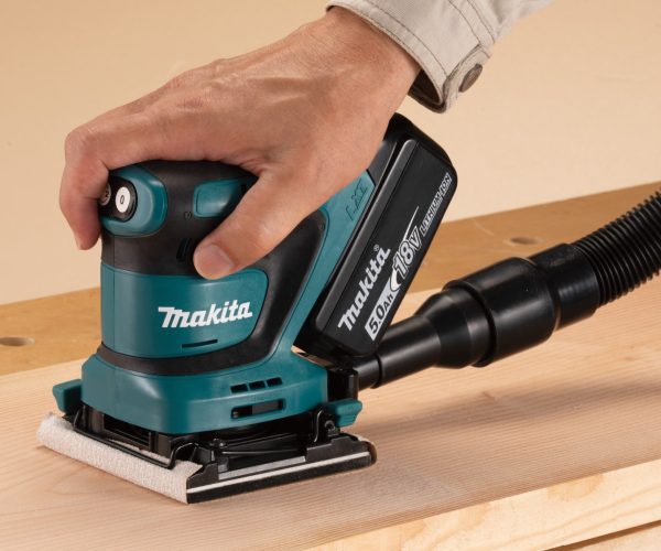 A Eletrônica Presidente é assistência técnica autorizada DeWALT, Black & Decker, Stanley e Vonder, além de revenda autorizada Makita. Especializada no conserto de televisores, micro-ondas, notebooks, controles remotos e na venda de peças e agulhas para máquinas de costura e máquinas de cuecas e meias. Atendemos Juiz de Fora e região.