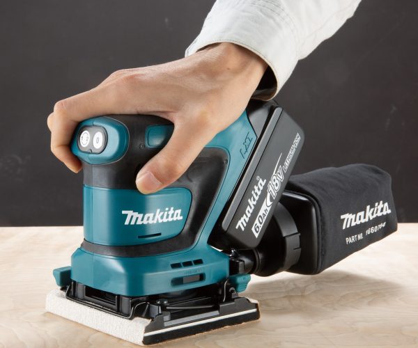 A Eletrônica Presidente é assistência técnica autorizada DeWALT, Black & Decker, Stanley e Vonder, além de revenda autorizada Makita. Especializada no conserto de televisores, micro-ondas, notebooks, controles remotos e na venda de peças e agulhas para máquinas de costura e máquinas de cuecas e meias. Atendemos Juiz de Fora e região.