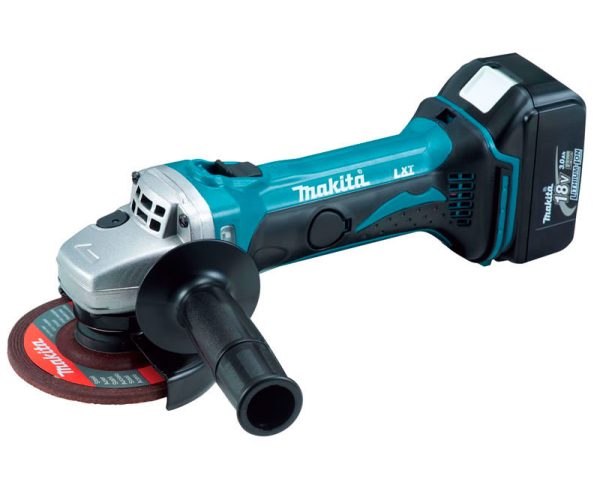 A Eletrônica Presidente é assistência técnica autorizada DeWALT, Black & Decker, Stanley e Vonder, além de revenda autorizada Makita. Especializada no conserto de televisores, micro-ondas, notebooks, controles remotos e na venda de peças e agulhas para máquinas de costura e máquinas de cuecas e meias. Atendemos Juiz de Fora e região.