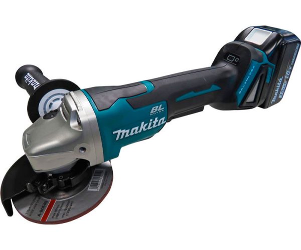 A Eletrônica Presidente é assistência técnica autorizada DeWALT, Black & Decker, Stanley e Vonder, além de revenda autorizada Makita. Especializada no conserto de televisores, micro-ondas, notebooks, controles remotos e na venda de peças e agulhas para máquinas de costura e máquinas de cuecas e meias. Atendemos Juiz de Fora e região.