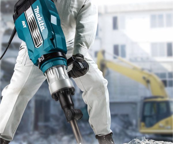 A Eletrônica Presidente é assistência técnica autorizada DeWALT, Black & Decker, Stanley e Vonder, além de revenda autorizada Makita. Especializada no conserto de televisores, micro-ondas, notebooks, controles remotos e na venda de peças e agulhas para máquinas de costura e máquinas de cuecas e meias. Atendemos Juiz de Fora e região.
