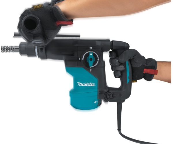 A Eletrônica Presidente é assistência técnica autorizada DeWALT, Black & Decker, Stanley e Vonder, além de revenda autorizada Makita. Especializada no conserto de televisores, micro-ondas, notebooks, controles remotos e na venda de peças e agulhas para máquinas de costura e máquinas de cuecas e meias. Atendemos Juiz de Fora e região.