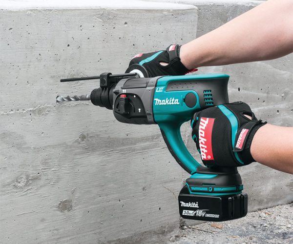 A Eletrônica Presidente é assistência técnica autorizada DeWALT, Black & Decker, Stanley e Vonder, além de revenda autorizada Makita. Especializada no conserto de televisores, micro-ondas, notebooks, controles remotos e na venda de peças e agulhas para máquinas de costura e máquinas de cuecas e meias. Atendemos Juiz de Fora e região.