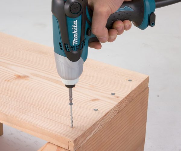 A Eletrônica Presidente é assistência técnica autorizada DeWALT, Black & Decker, Stanley e Vonder, além de revenda autorizada Makita. Especializada no conserto de televisores, micro-ondas, notebooks, controles remotos e na venda de peças e agulhas para máquinas de costura e máquinas de cuecas e meias. Atendemos Juiz de Fora e região.