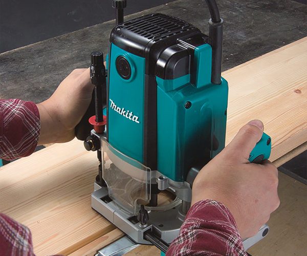 A Eletrônica Presidente é assistência técnica autorizada DeWALT, Black & Decker, Stanley e Vonder, além de revenda autorizada Makita. Especializada no conserto de televisores, micro-ondas, notebooks, controles remotos e na venda de peças e agulhas para máquinas de costura e máquinas de cuecas e meias. Atendemos Juiz de Fora e região.