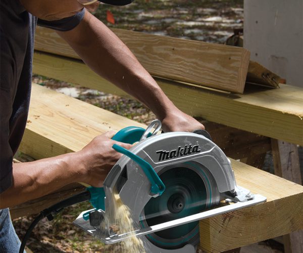 A Eletrônica Presidente é assistência técnica autorizada DeWALT, Black & Decker, Stanley e Vonder, além de revenda autorizada Makita. Especializada no conserto de televisores, micro-ondas, notebooks, controles remotos e na venda de peças e agulhas para máquinas de costura e máquinas de cuecas e meias. Atendemos Juiz de Fora e região.