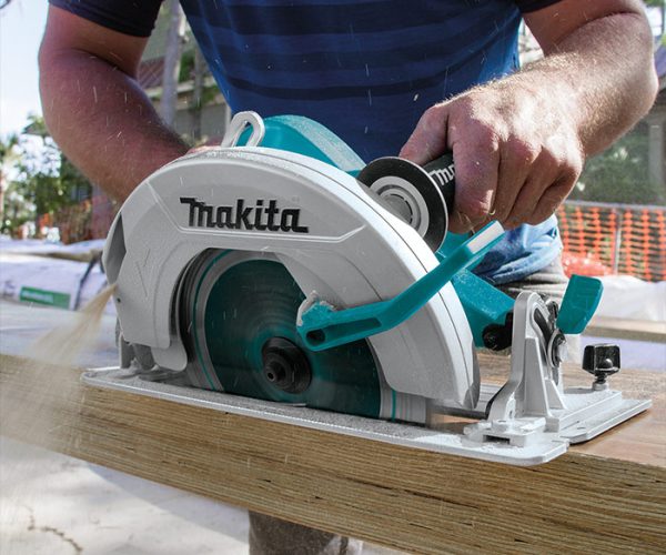 A Eletrônica Presidente é assistência técnica autorizada DeWALT, Black & Decker, Stanley e Vonder, além de revenda autorizada Makita. Especializada no conserto de televisores, micro-ondas, notebooks, controles remotos e na venda de peças e agulhas para máquinas de costura e máquinas de cuecas e meias. Atendemos Juiz de Fora e região.